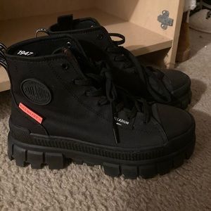 PALLADIUM Revolt Platform Boots
